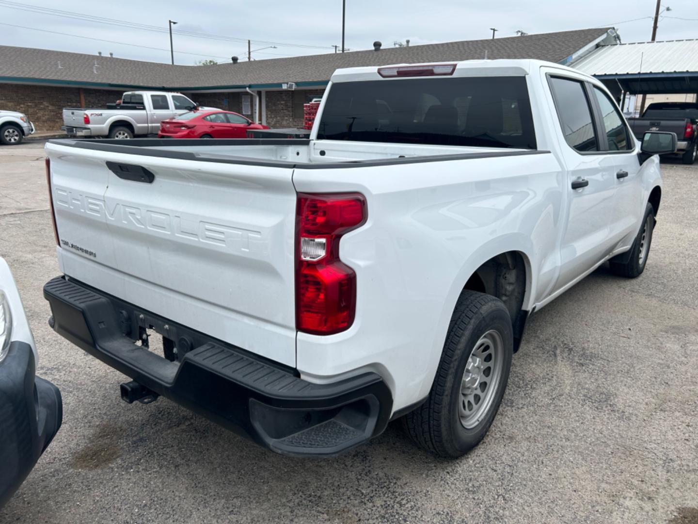 2021 White Chevrolet Silverado 1500 (1GCPWAEF3MZ) , located at 1687 Business 35 S, New Braunfels, TX, 78130, (830) 625-7159, 29.655487, -98.051491 - Photo#2